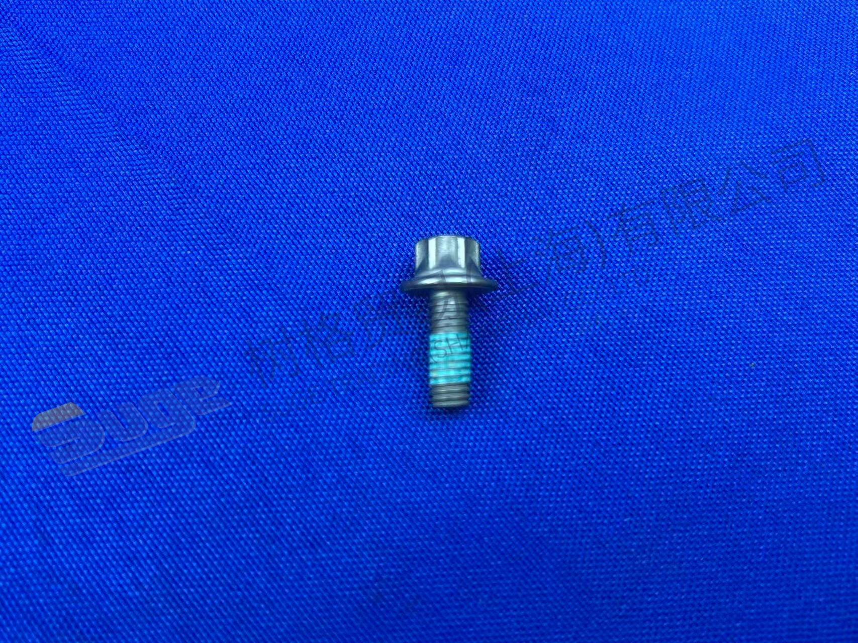 TORNILLO DE CONDUCCIÓN HEXALOBULAR ZF 0636 102 673